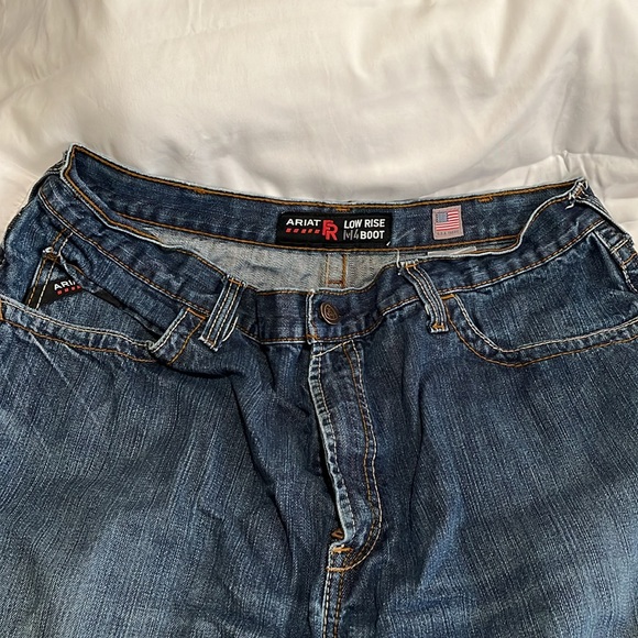 2 pairs of Arita low rise M4 boot jeans that are not hemmed - Picture 4 of 6